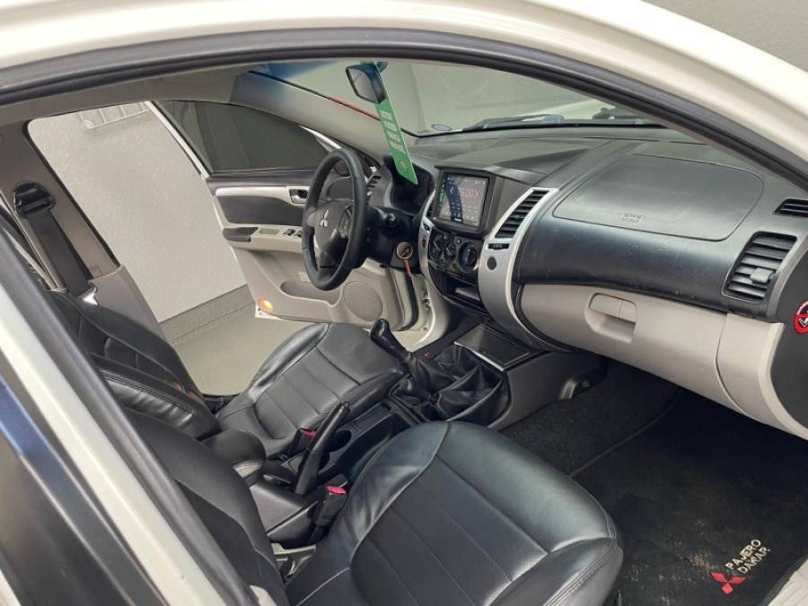 MITSUBISHI - PAJERO DAKAR - 2011/2012 - Branca - R$ 98.000,00