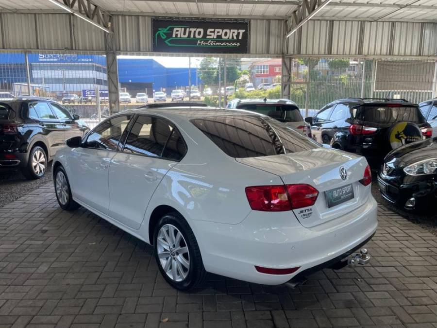 VOLKSWAGEN - JETTA - 2012/2012 - Branca - R$ 69.900,00