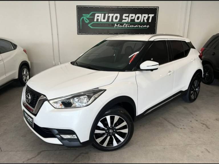 NISSAN - KICKS - 2016/2017 - Branca - R$ 85.000,00