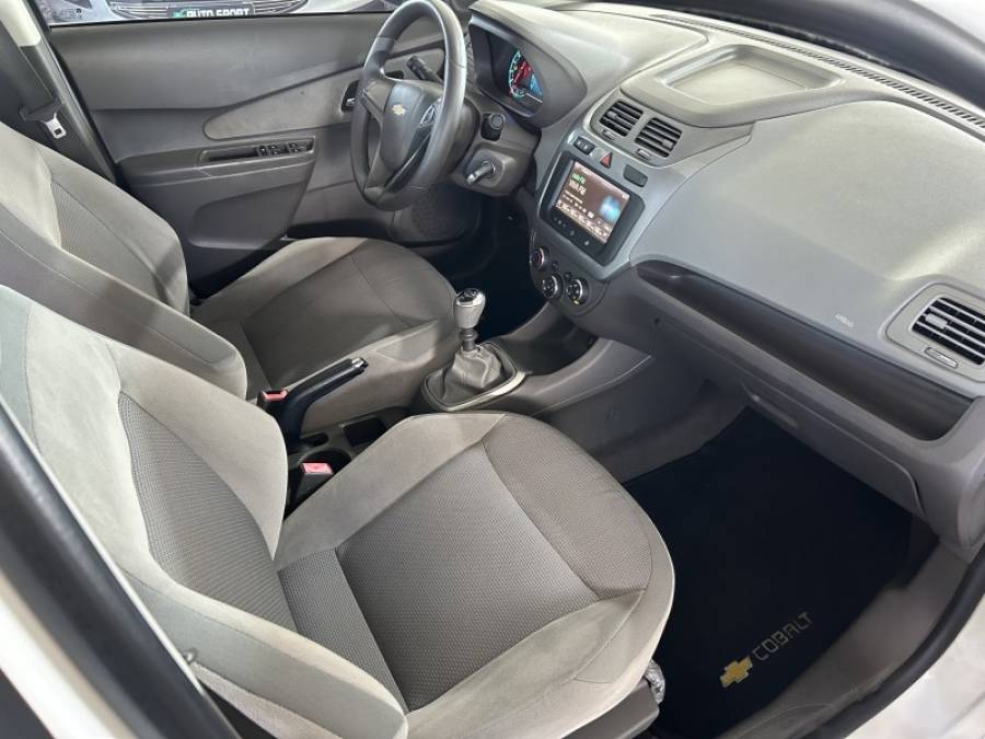 CHEVROLET - COBALT - 2013/2014 - Branca - R$ 42.000,00