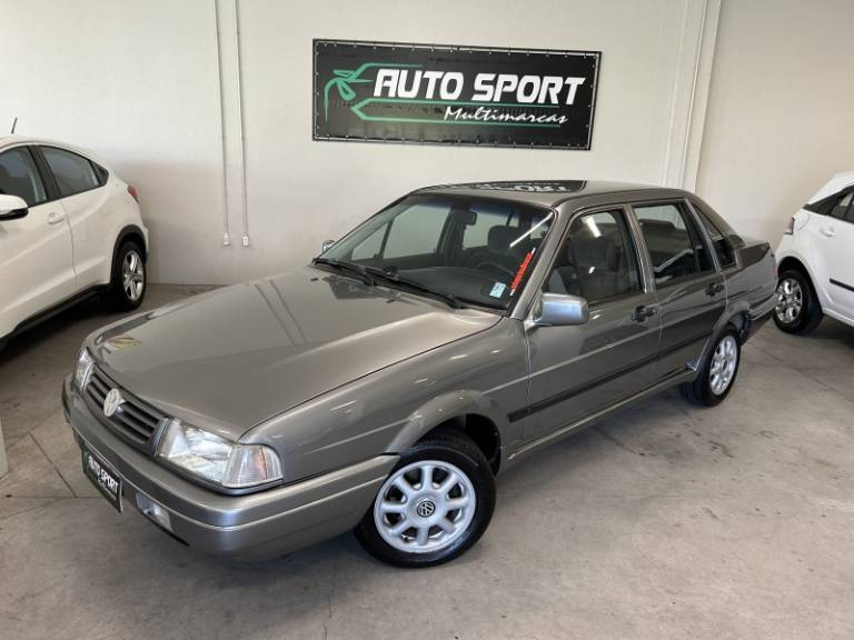 VOLKSWAGEN - SANTANA - 1995/1995 - Cinza - R$ 40.000,00