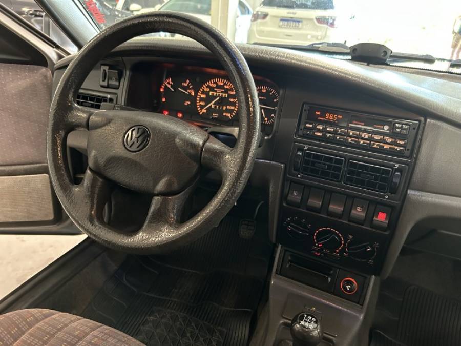 VOLKSWAGEN - SANTANA - 1995/1995 - Cinza - R$ 40.000,00