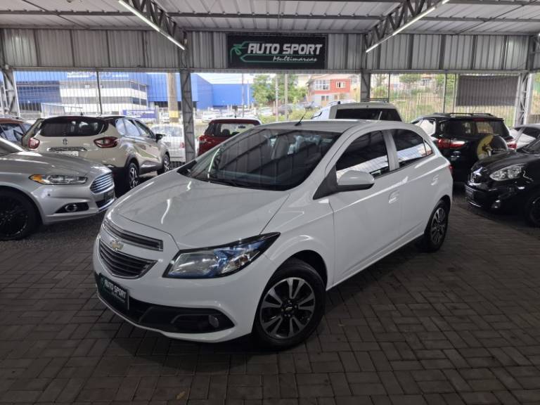 CHEVROLET - ONIX - 2014/2014 - Branca - R$ 49.900,00