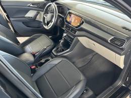 VOLKSWAGEN - T-CROSS - 2022/2022 - Preta - R$ 118.800,00