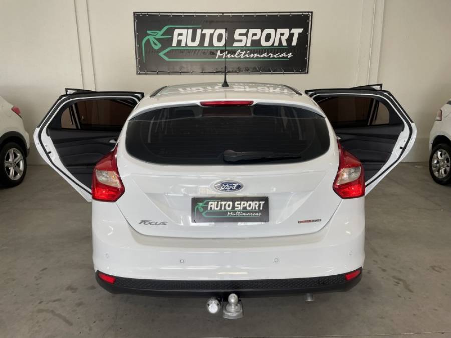 FORD - FOCUS - 2014/2015 - Branca - R$ 55.000,00