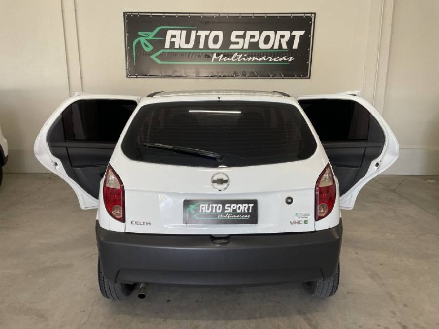 CHEVROLET - CELTA - 2011/2011 - Branca - R$ 21.500,00