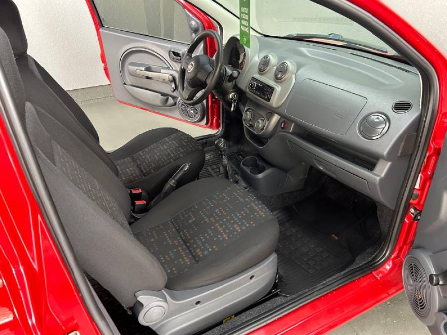 FIAT - UNO - 2015/2016 - Vermelha - R$ 30.000,00