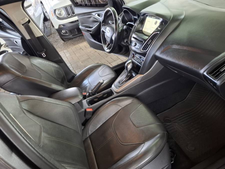 FORD - FOCUS - 2018/2018 - Cinza - R$ 60.000,00