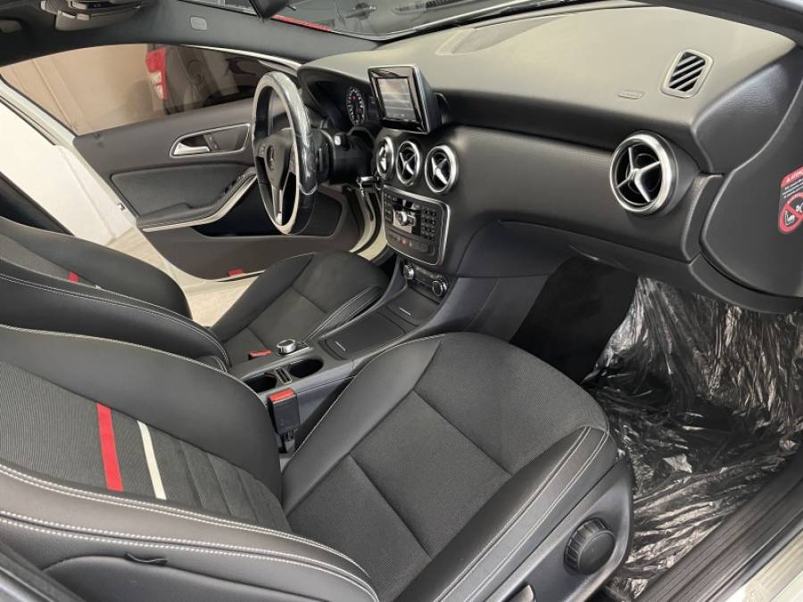 MERCEDES-BENZ - A 200 - 2015/2015 - Branca - R$ 93.900,00
