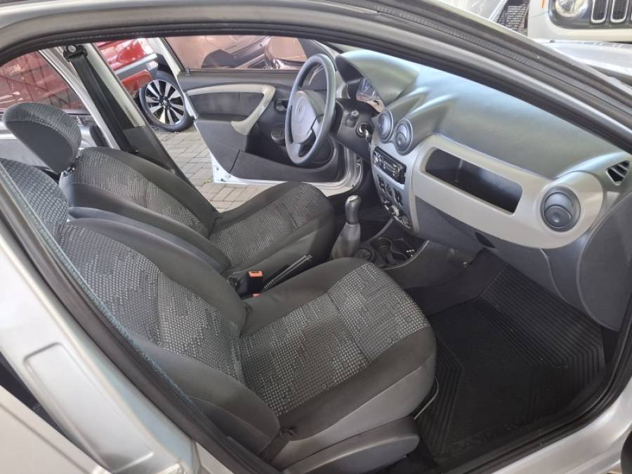 RENAULT - SANDERO - 2009/2010 - Prata - R$ 26.000,00