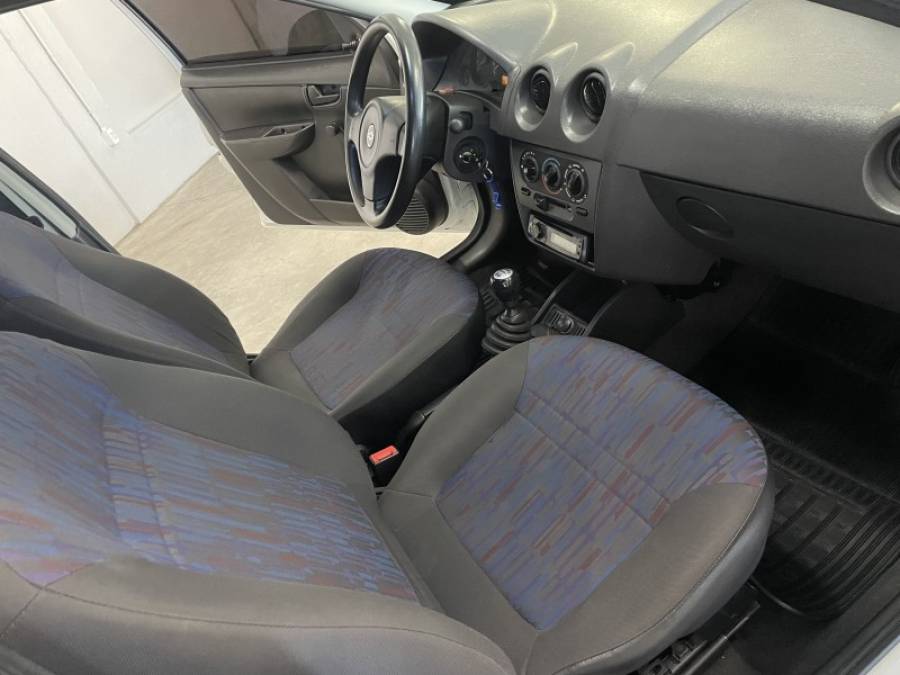 CHEVROLET - CELTA - 2011/2011 - Branca - R$ 21.500,00