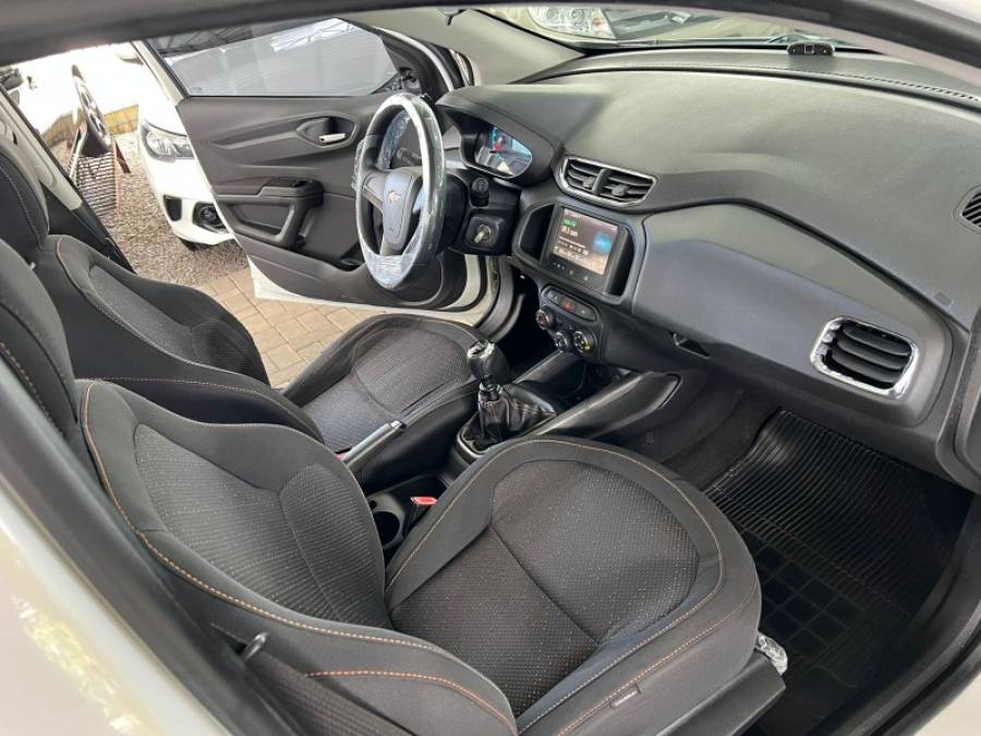 CHEVROLET - ONIX - 2014/2014 - Branca - R$ 43.900,00