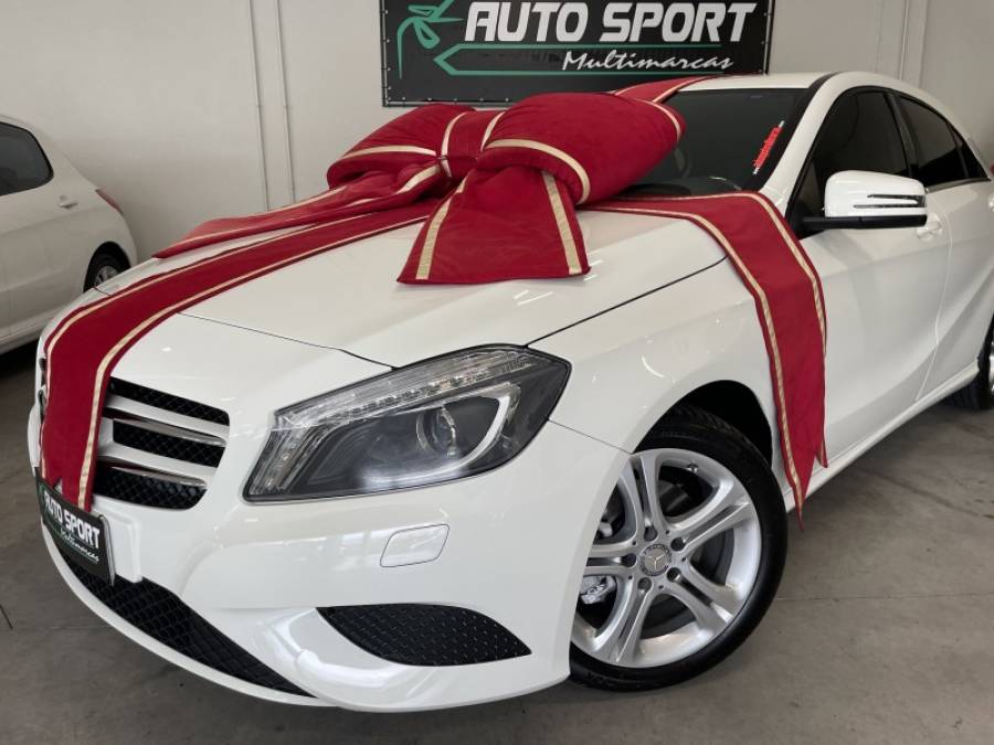 MERCEDES-BENZ - A 200 - 2015/2015 - Branca - R$ 93.900,00