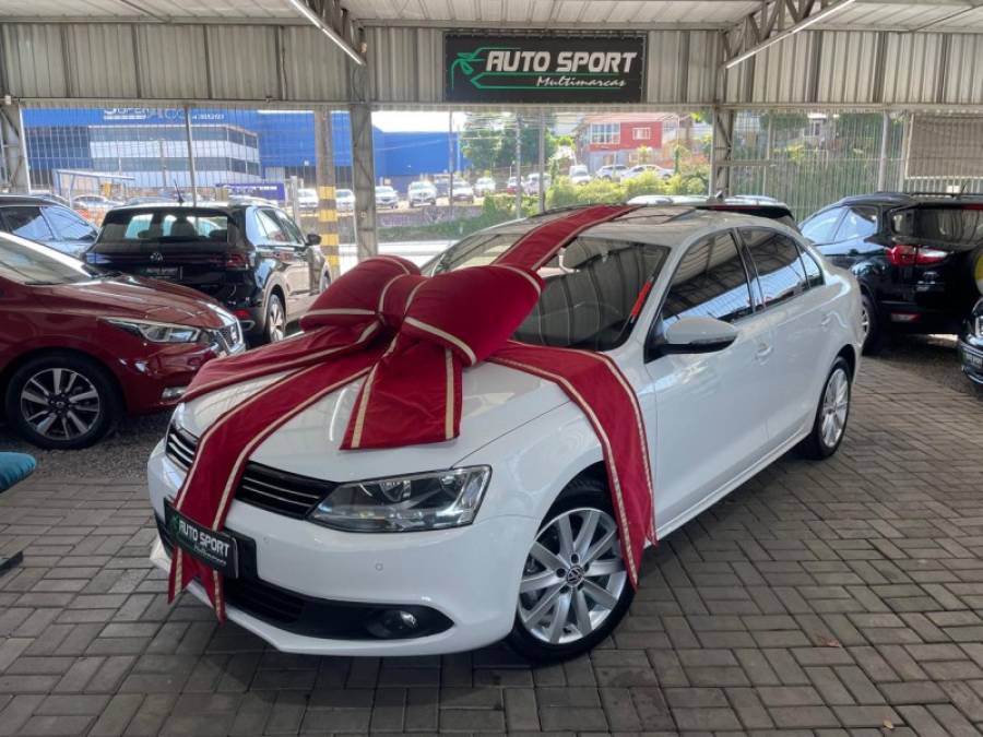 VOLKSWAGEN - JETTA - 2012/2012 - Branca - R$ 69.900,00