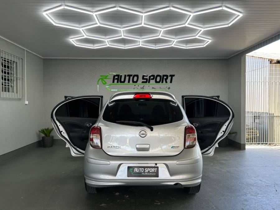 NISSAN - MARCH - 2013/2014 - Prata - R$ 40.900,00