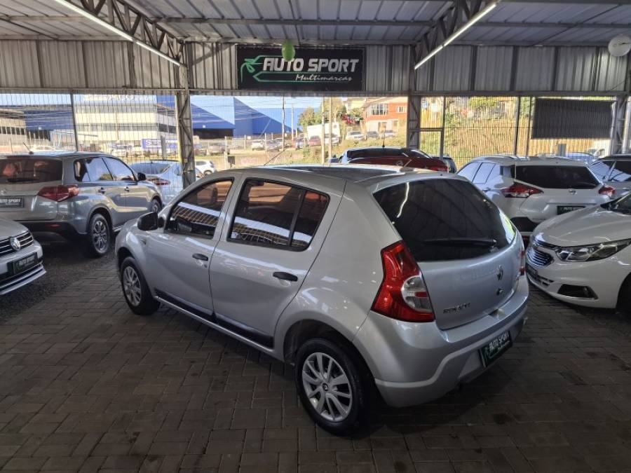 RENAULT - SANDERO - 2009/2010 - Prata - R$ 26.000,00