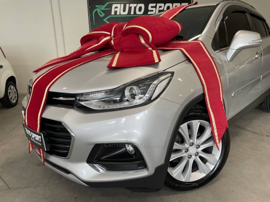 CHEVROLET - TRACKER - 2018/2019 - Prata - R$ 96.000,00