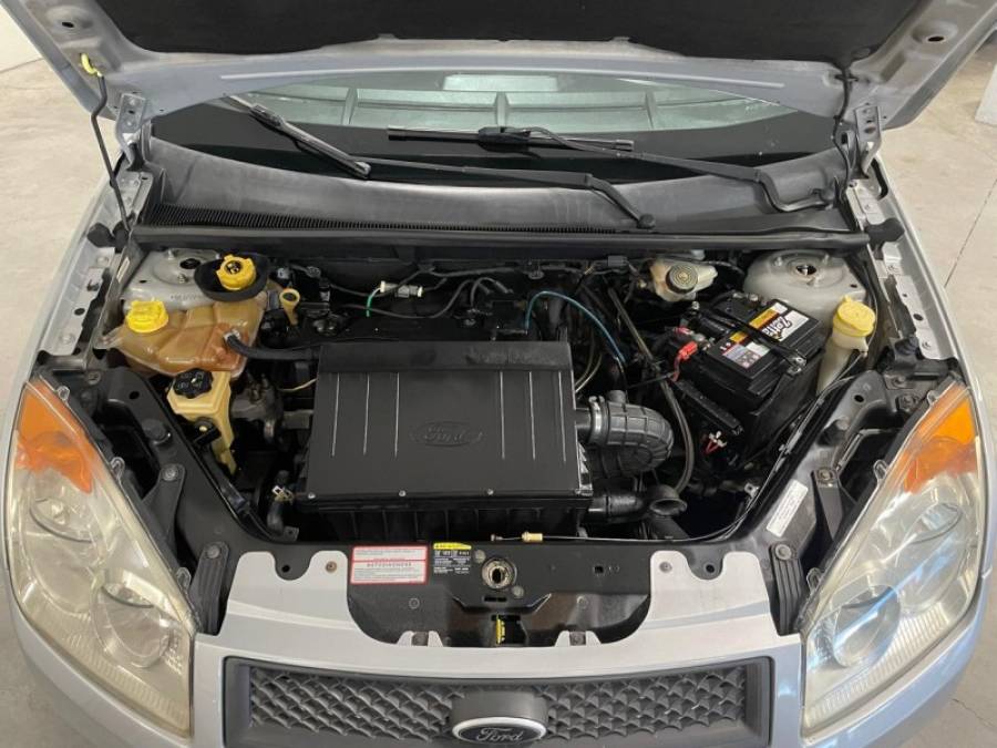 FORD - FIESTA - 2010/2010 - Prata - R$ 29.900,00