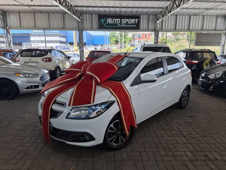 CHEVROLET - ONIX - 2014/2014 - Branca - R$ 49.900,00