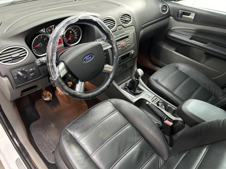 FORD - FOCUS - 2013/2013 - Branca - R$ 55.900,00