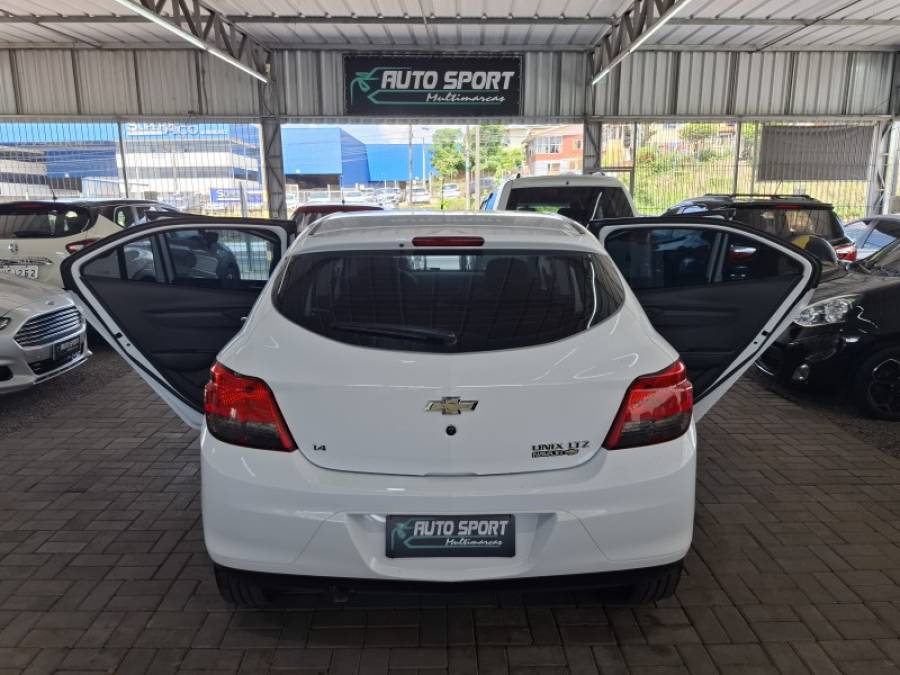 CHEVROLET - ONIX - 2014/2014 - Branca - R$ 49.900,00