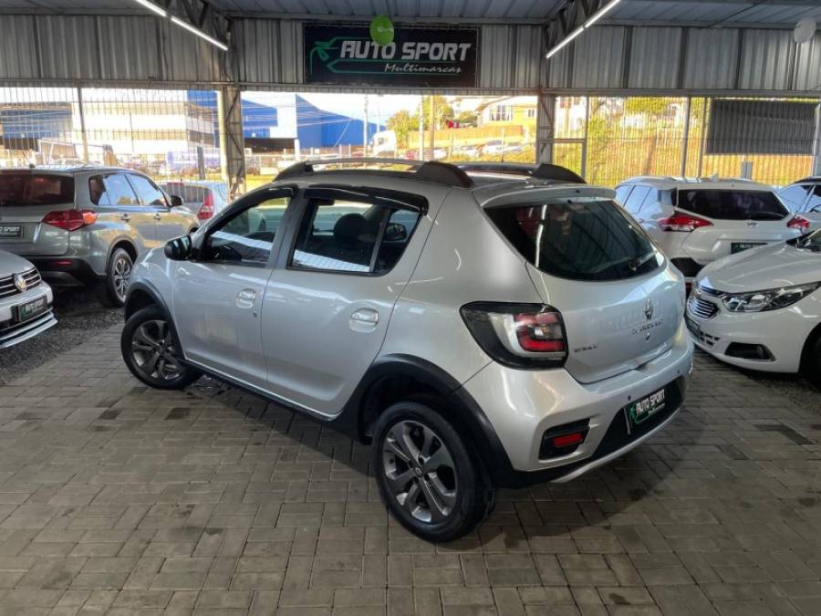 RENAULT - SANDERO - 2015/2015 - Prata - R$ 43.900,00