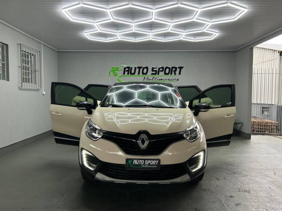 RENAULT - CAPTUR - 2017/2018 - Bege - R$ 78.800,00
