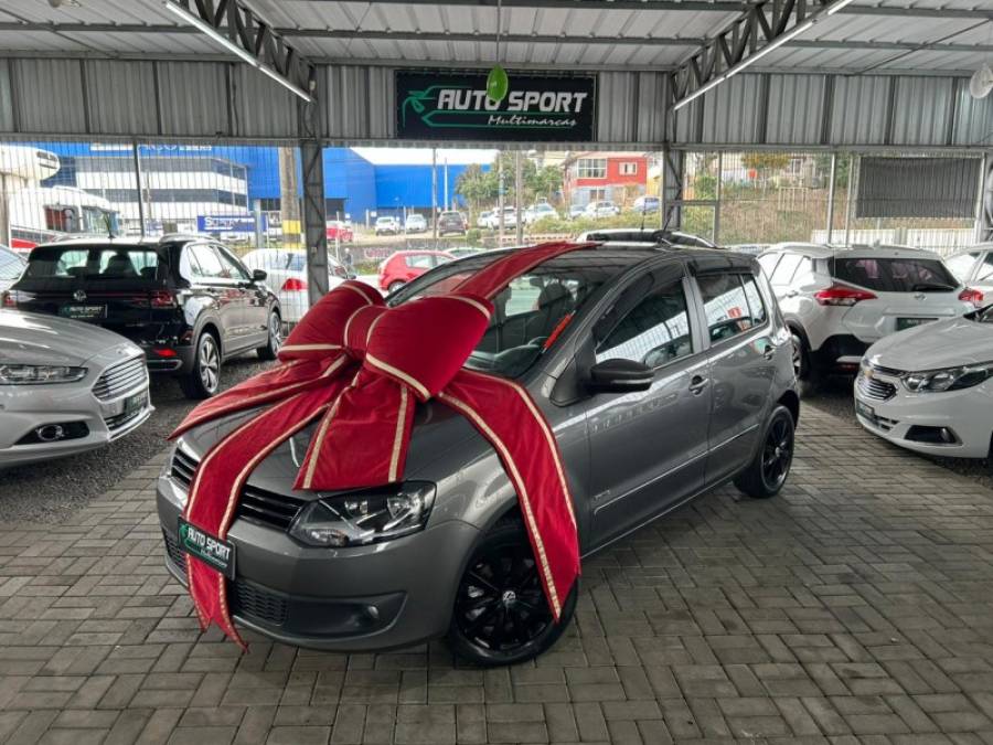 VOLKSWAGEN - FOX - 2010/2011 - Cinza - R$ 34.900,00