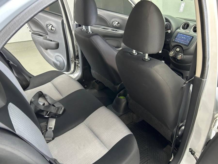 NISSAN - MARCH - 2013/2014 - Prata - R$ 40.900,00