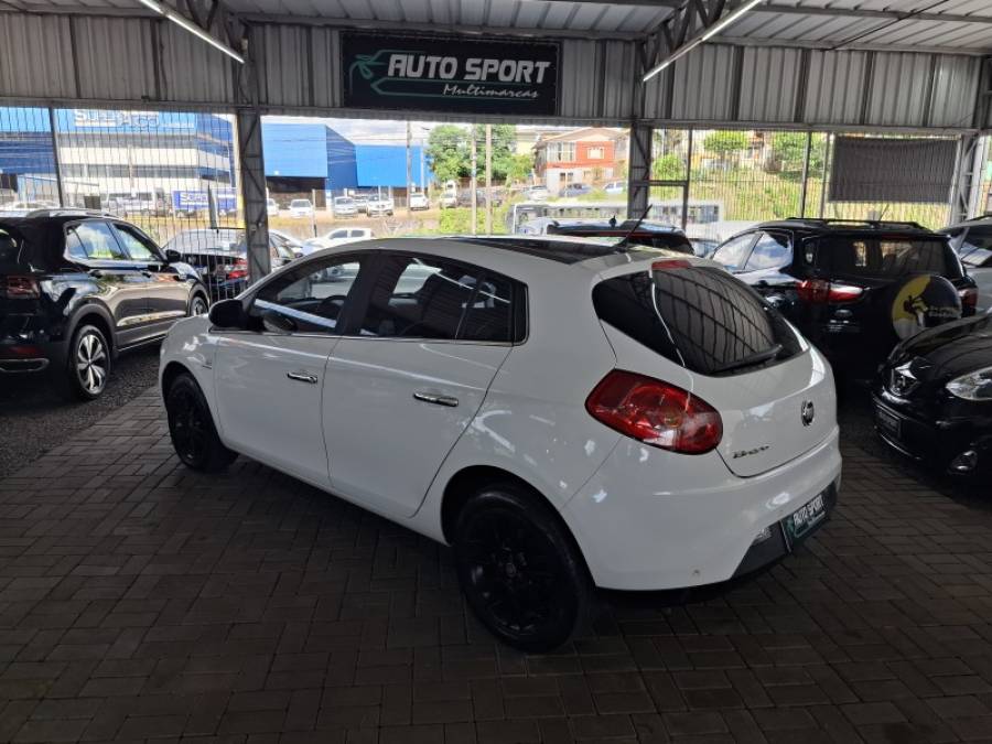 FIAT - BRAVO - 2012/2013 - Branca - R$ 35.900,00