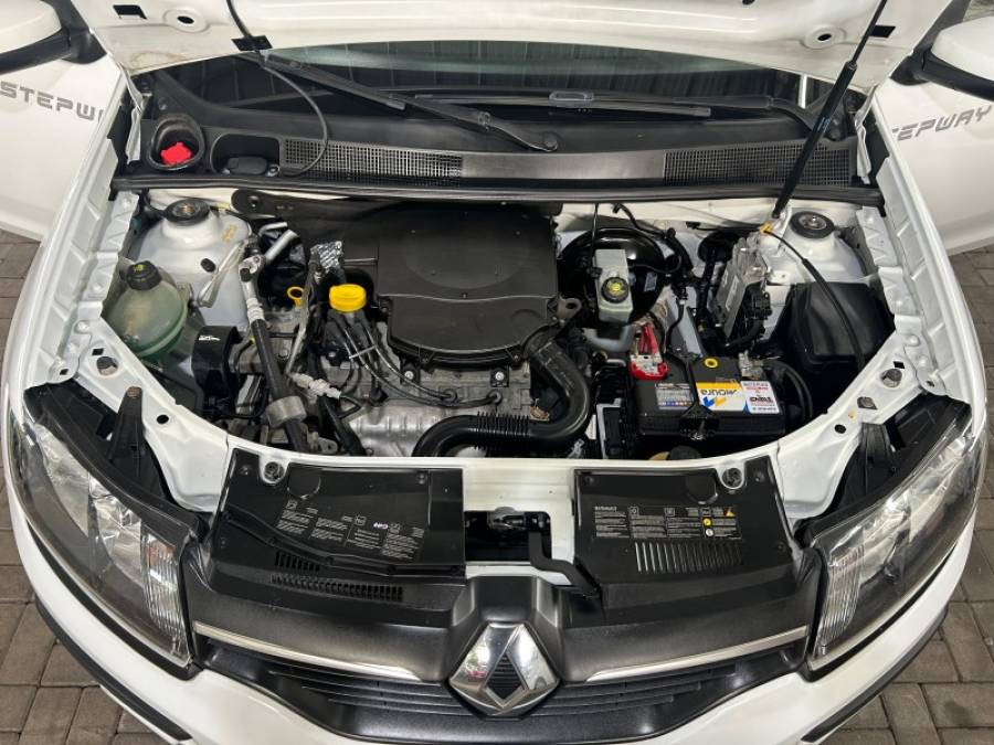 RENAULT - SANDERO - 2015/2015 - Branca - R$ 47.900,00