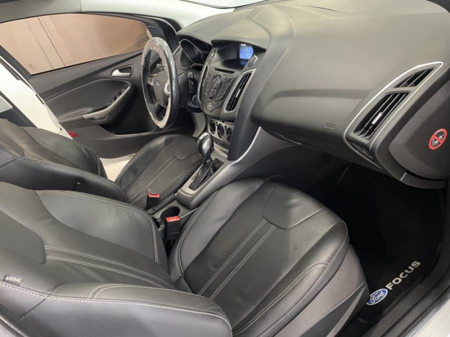 FORD - FOCUS - 2014/2015 - Branca - R$ 55.000,00